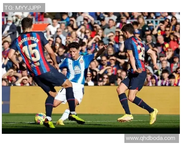 中国国家队与巴塞罗那展开友谊赛激战球迷期待精彩对决与精彩瞬间