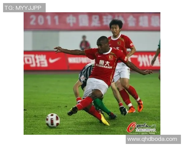 恒大与国安首回合激战回顾精彩瞬间与战术分析